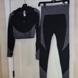 Stylish Women's 2 Piece Athletic Wear